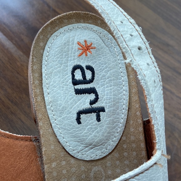 The Art Company Heeled Leather Sandals - Picture 7 of 14